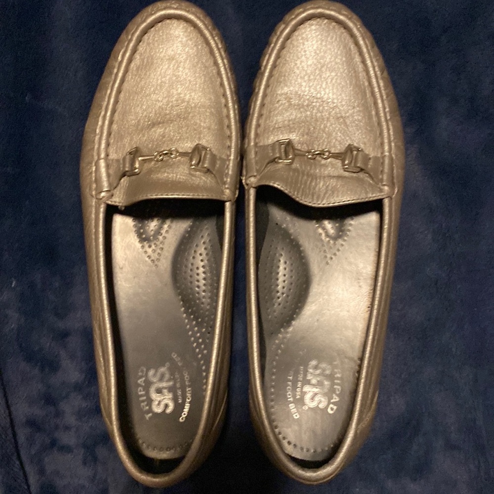 SAS Tripad Comfort Foot Bed, Size 10, silver loafers.  Great used condition.